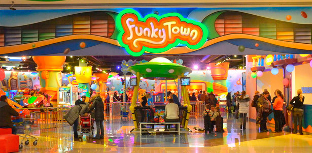 Посещение развлекательного парка Funky Town. 3-часовая игровая карта для катания на любых аттракционах парка. **Скидка до 73%**. Москва - kupikupon.ru Посещение развлекательного парка Funky Town. 3-часовая игровая карта для катания на любых аттракционах парка. **Скидка до 73%**