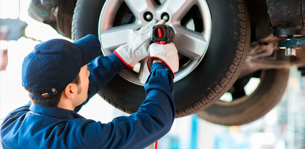 Шиномонтаж и балансировка четырех колес до R17 в автосервисе Serviszap. **Скидка 65%**
. Москва - kupikupon.ru Шиномонтаж и балансировка четырех колес до R17 в автосервисе Serviszap. **Скидка 65%**