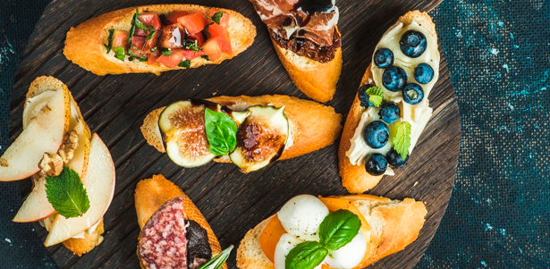 Фуршетные сеты от Banketcompany: мини-сэндвич с куриной грудкой, брускетта с семгой и творожным сыром, тирамису в бокале, канапе «Цезарь с курицей» и не только! **Скидка до 50%**
. Москва - kupikupon.ru Фуршетные сеты от Banketcompany: мини-сэндвич с куриной грудкой, брускетта с семгой и творожным сыром, тирамису в бокале, канапе «Цезарь с курицей» и не только! **Скидка до 50%**