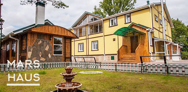Отдых для двоих или четверых в гостинице Mars Haus: завтраки, аренда беседки и сауны, парковка, Wi-Fi. **Скидка до 35%**. Москва - kupikupon.ru Отдых для двоих или четверых в гостинице Mars Haus: завтраки, аренда беседки и сауны, парковка, Wi-Fi. **Скидка до 35%**