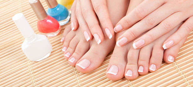 Обрезной или необрезной маникюр и педикюр с покрытием Shellac или OPI любого цвета на выбор от «Студии красоты Dr. Vэлла». **Скидка 81%**. Москва - kupikupon.ru Обрезной или необрезной маникюр и педикюр с покрытием Shellac или OPI любого цвета на выбор от «Студии красоты Dr. Vэлла». **Скидка 81%**