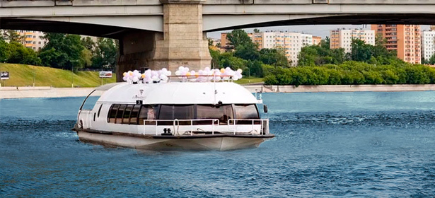 Двухчасовая прогулка на теплоходе «Мария Ермолова» по Водоотводному каналу Москвы-реки, обед или ужин для 2 или 4 человек. Вино или сок в подарок. **Скидка до 59%**. Москва - kupikupon.ru Двухчасовая прогулка на теплоходе «Мария Ермолова» по Водоотводному каналу Москвы-реки, обед или ужин для 2 или 4 человек. Вино или сок в подарок. **Скидка до 59%**
