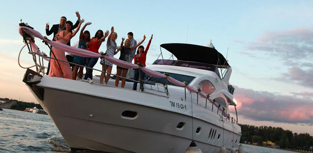 Прогулки для двоих на яхтах Premium класса Carver 560 Voyager или Sealine F37 от компании «Подмосковная Ривьера». **Скидка до 80%**. Москва - kupikupon.ru Прогулки для двоих на яхтах Premium класса Carver 560 Voyager или Sealine F37 от компании «Подмосковная Ривьера». **Скидка до 80%**