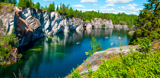 Экскурсионные туры в Карелию от турфирмы «Вертикаль»: Петрозаводск, водопад Кивач, гора Сампо, Марциальные ключи и не только.  **Скидка до 73%**