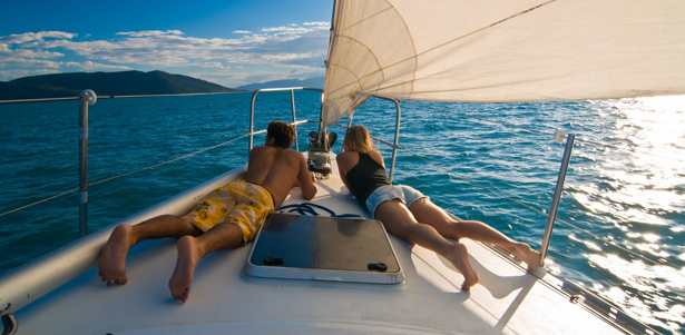 Романтический вечер для двоих или прогулка для компании на парусной яхте «Байкал» по Оке с выходом на Волгу со **скидкой до 66%**