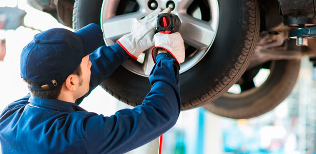 Ремонт дисков любого типа и шиномонтаж 4 колес, а также ремонт боковых порезов в автосервисе «Шиномонтаж». **Скидка до 64%**