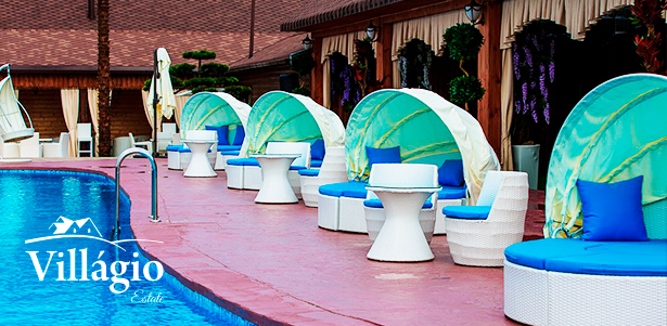 Отдых в бассейне на базе отдыха Villagio Estate: лимонад, арбузная тарелка, джакузи, мини-аквапарк, шезлонги и зонты, Wi-Fi! **Скидка 50%**