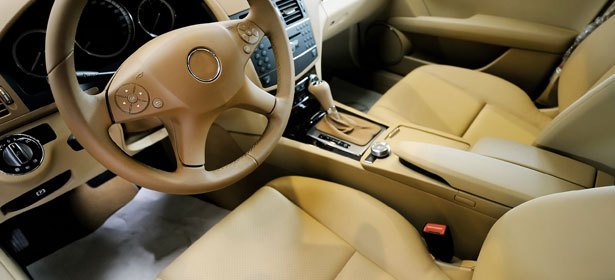 Комплексная химчистка салона вашего автомобиля с уборкой пылесосом, а также чисткой панели приборов и всех воздуховодов всего за 1400 р. вместо 6500 р.