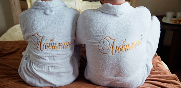Махровые халаты с именной вышивкой , полотенца, подушки и банные наборы от мастерской именной вышивки Sweet Fairy. **Скидка 30%** 