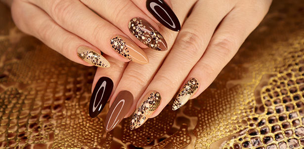 Классический, аппаратный или комбинированный маникюр и педикюр с покрытием гель-лаком в салоне красоты Natali-color. **Скидка 50%**