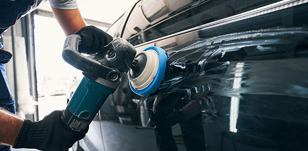 Абразивная восстановительная полировка кузова, химчистка салона, а также шиномонтаж 4 колес до R21 в сети автотехцентров «Автостол». **Скидка до 77%**