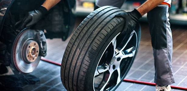 Шиномонтаж, балансировка и перебортировка 4 колес от R14 до R20 в автосервисе «Седьмое небо». **Скидка 50%**