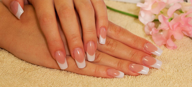 Классический или европейский маникюр, комбинированный педикюр, покрытие Shellac или Gelish, парафинотерапия рук или ног от студии «Афродита». **Скидка до 70%** 