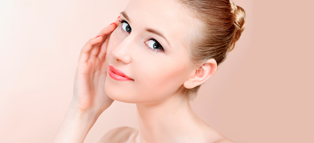 Лазерное фракционное омоложение области век, лица полностью, шеи и зоны декольте, удаление растяжек, рубцов и стрий в центре красоты «Мади». **Скидка до 88%!**
