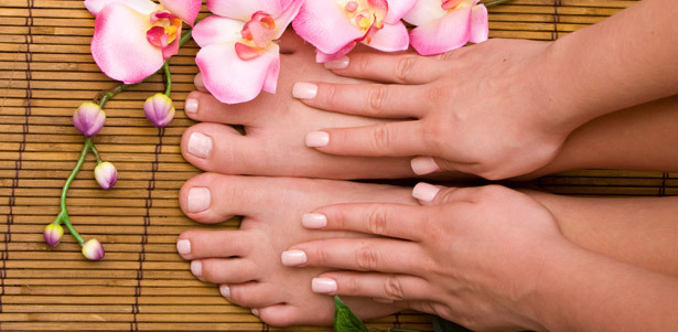 Европейский маникюр, аппаратный педикюр с покрытием Shellac, парафинотерапия для рук и ног в студии красоты «Афродита». **Скидка до 80%**