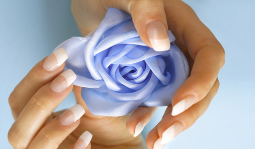 Популярное - значит лучшее! Лучшее значит - специально для Вас! <font color="#99cc00"><b>Скидка 70%</b></font> на комплекс процедур: маникюр и педикюр с покрытием и полировкой, парафинотерапия, массаж в салоне красоты Hollywood (510 рублей вместо 1700)