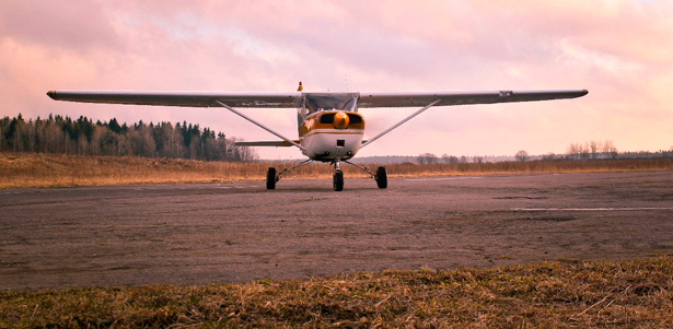 Полеты на самолете, вертолете или мотопараплане, а также прыжки с парашютом или полеты на воздушном шаре от компании «Авиадух». **Скидка 50%**