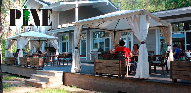 Проживание для двоих в будние или выходные в дачном отеле Pine River. Двухуровневый номер «Люкс», питание, мангал, телевидение, Wi-Fi  и не только. **Скидка до 55%**
