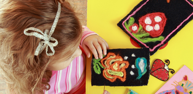 Новогодние мастер-классы на выбор от творческой студии «Мадагаскар». Декупаж, мыловарение, скраббукинг, букеты из конфет, бонсай, витраж и многое другое. **Скидка до 59%**