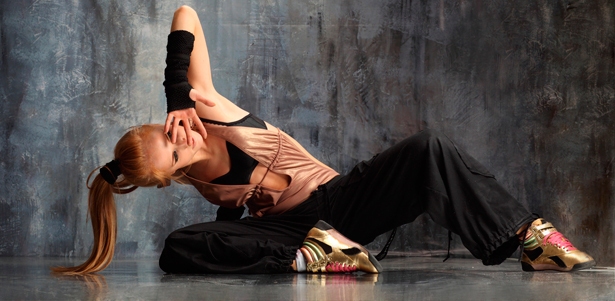 Занятия по различным направлениям в школе танцев Ольги Остроуховой и «Конфетти»: акробатические танцы, стриппластика, стрейтчинг, модерн и не только! **Скидка 50%**
