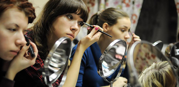 Мастер-классы по макияжу «Стань Королевой бала!» или «Настроение Весны», 19 и 20 июня 2015 года от школы макияжа «8 марта» + spa-процедуры по уходу за руками и за губами в подарок! **Скидка 83%**